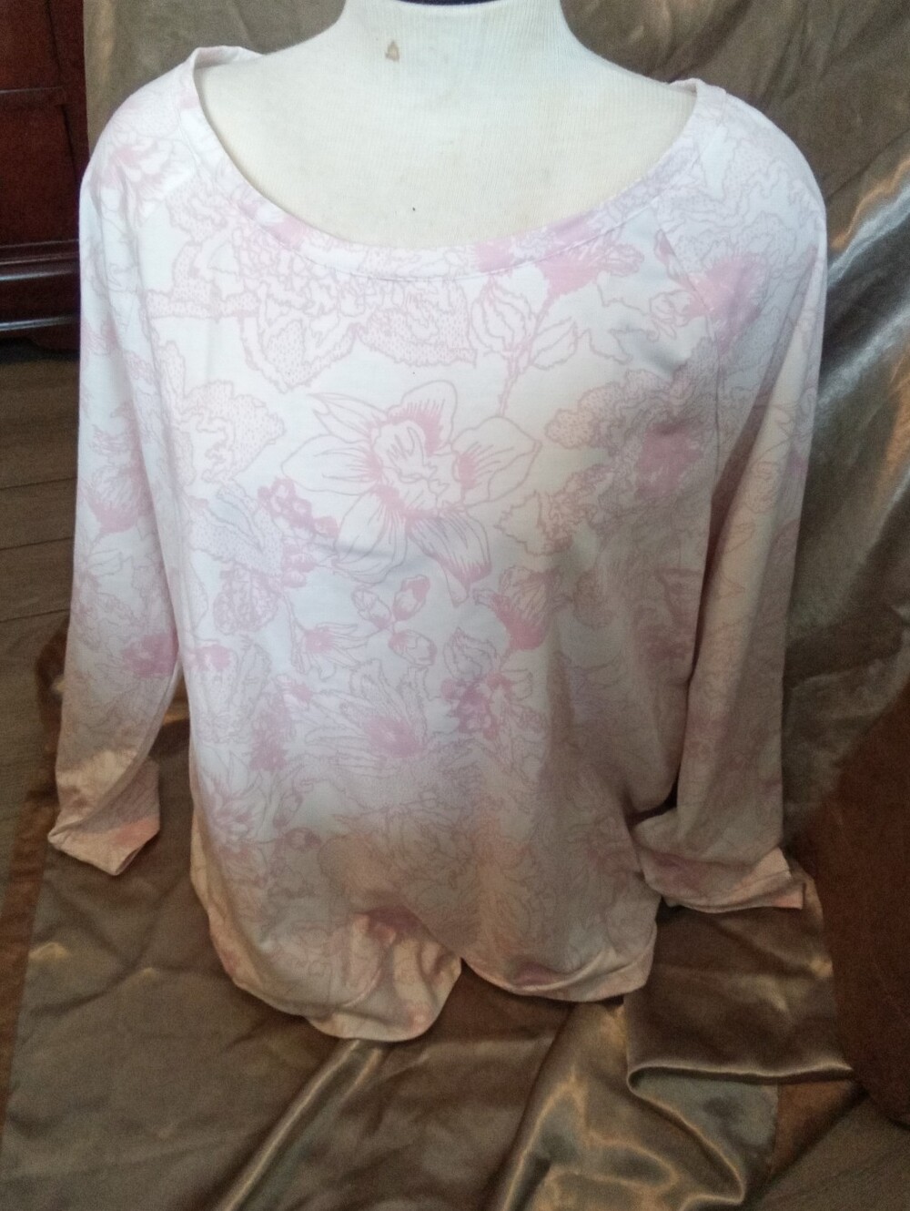 #661 Women’s Floral Scoop Neck Long Sleeve Top - Light Pink